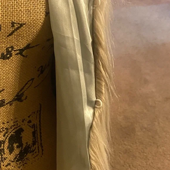 Faux Fur Vest. - Picture 7 of 8